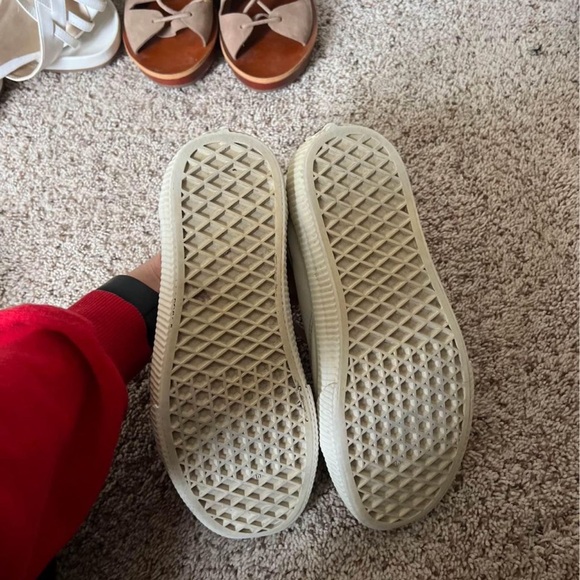 White vans - Picture 3 of 5